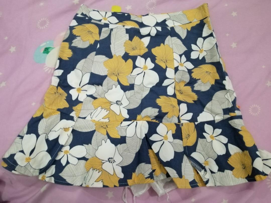 Skort (Category: Skirts) located in Skudai. Submitted by moby0808 (Listing ID 1042649037, Image 1). Description: s-small M good condition..
