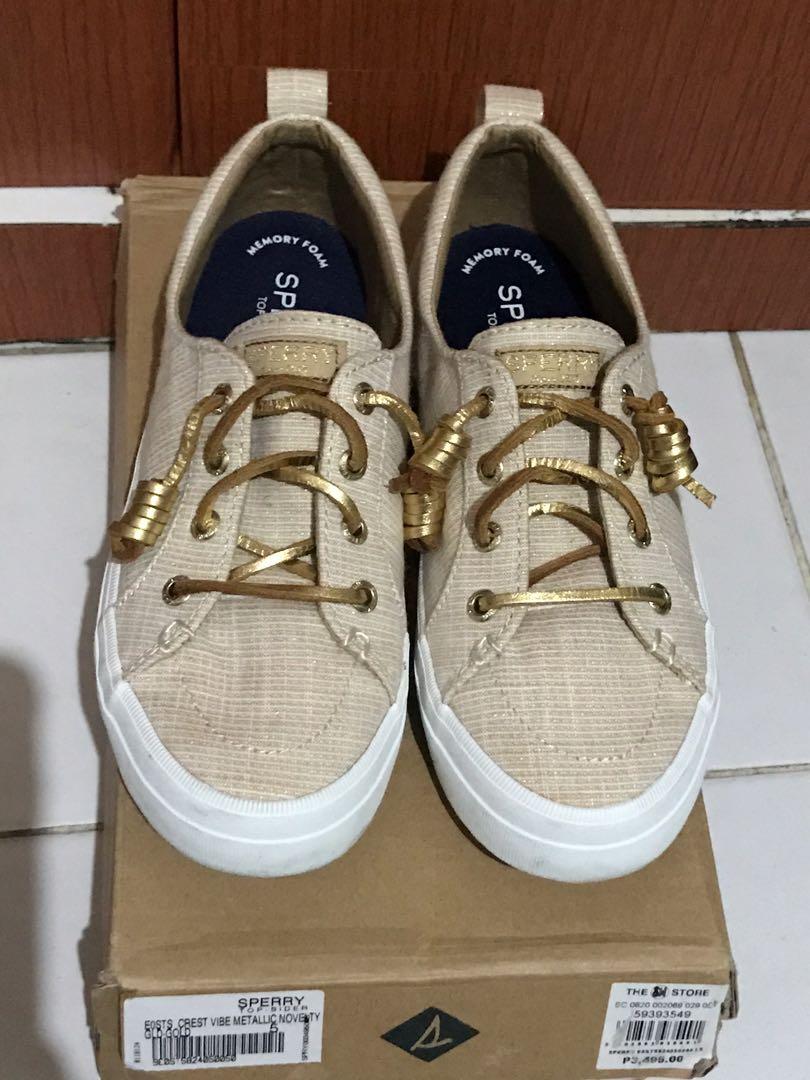 Sperry crest vibe cheap metallic silver