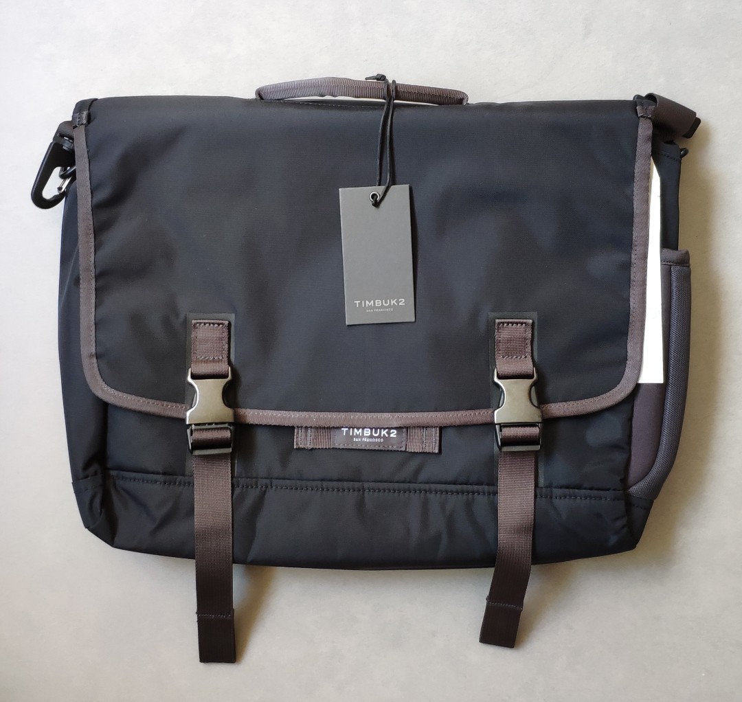 closer laptop briefcase