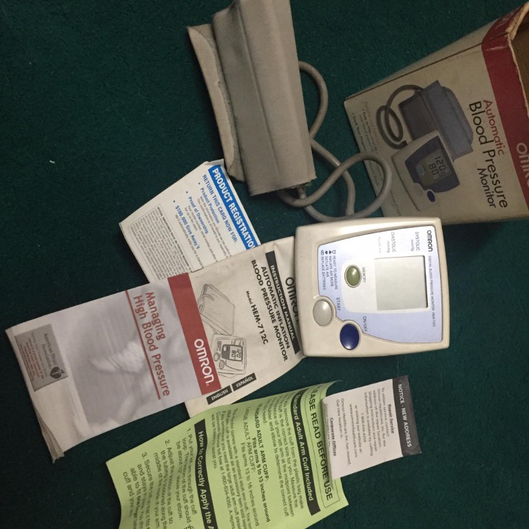 VINTAGE OMRON AUTOMATIC BLOOD PRESSURE MONITOR MODEL HEM712C COMPLETE