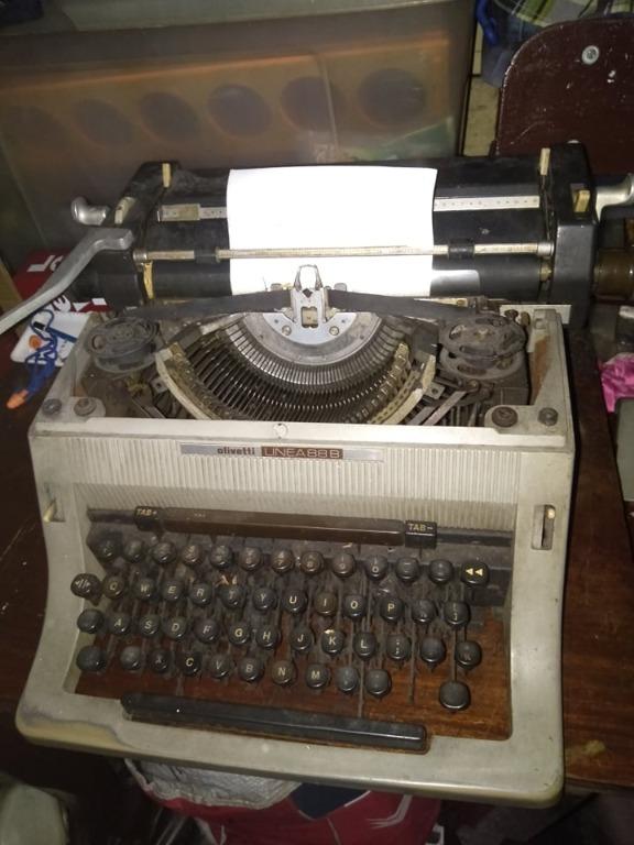 Vintage Typewriter (Category: Office & Business Technology) located in Manila. Submitted by balaiheritage.ph (Listing ID 1042501638, Image 2). Description: working 1 missing key.