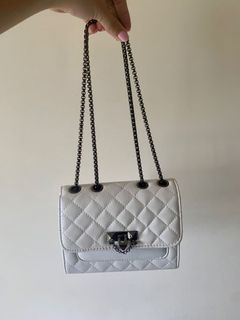 (Category: ) located in . Submitted by maygyu (Listing ID 1042556218, Image 1). Description: .