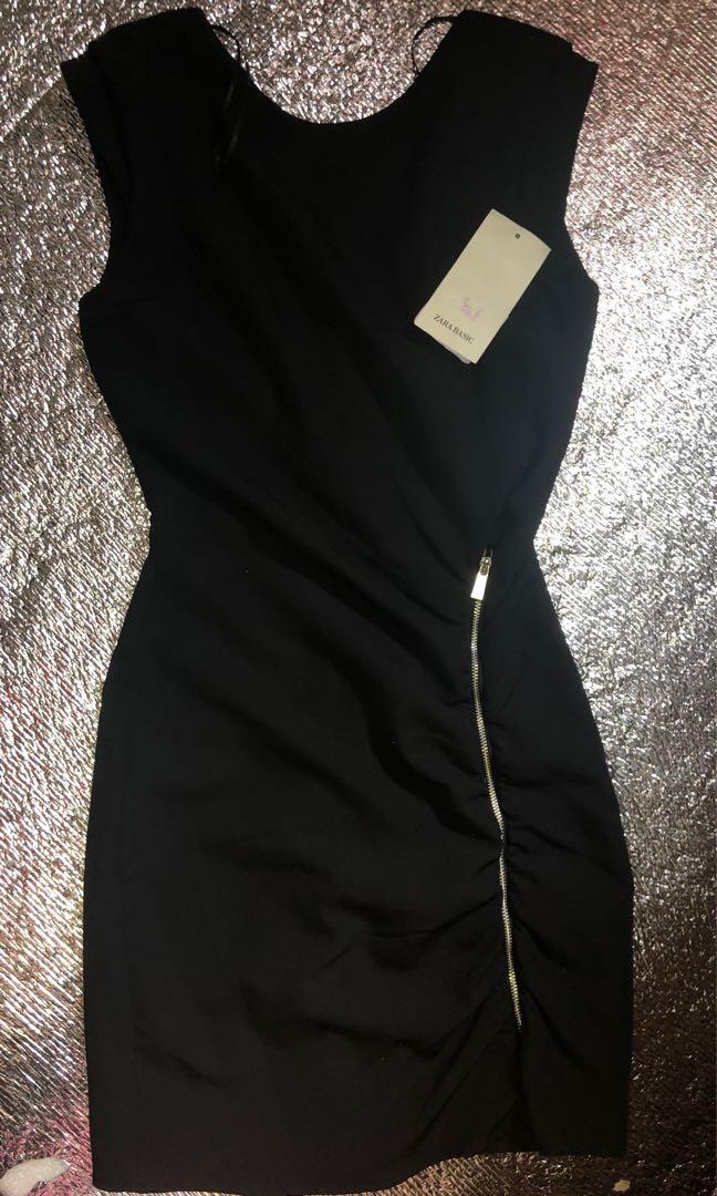 ZARA BASIC Black Dress (Category: Dresses) located in Binan City. Submitted by cieldeamour (Listing ID 1042486241, Image 1). Description: ZARA BASIC Black Bodycon Dress with one side zipper details Brand New with Tag Size XS can fit to Small.