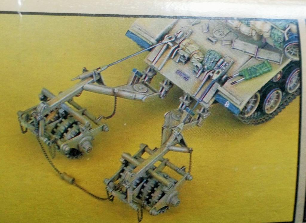 Academy -1367- 1/35-IDF- M60A1 -Blazer -with KMT-4 Mine Roller and  crew-M-300, 興趣及遊戲, 收藏品及紀念品, 明星周邊- Carousell