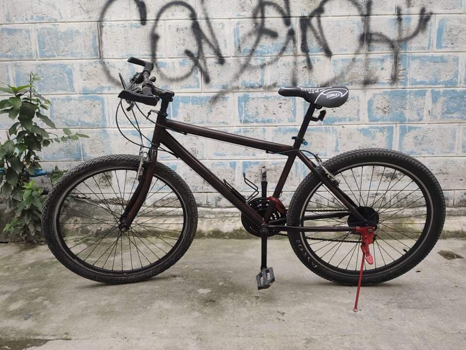 all black mountain bike