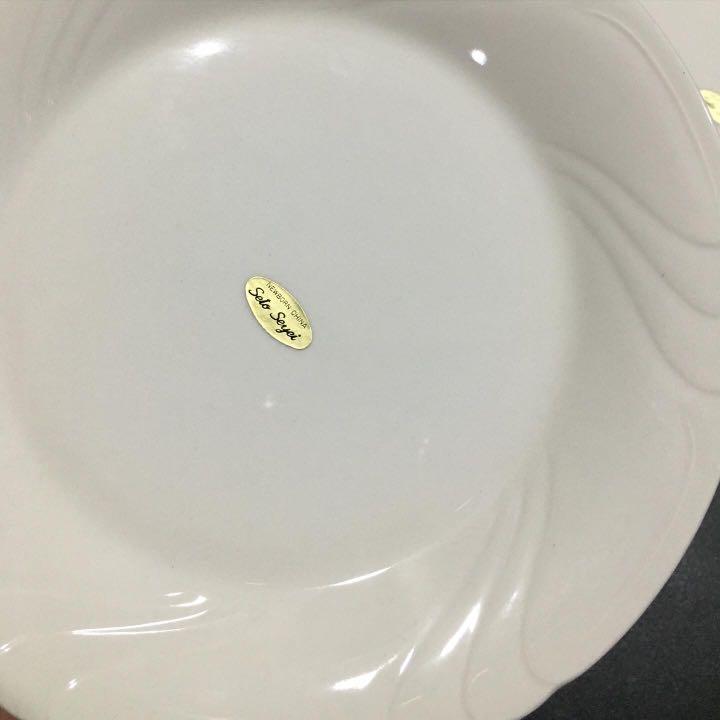 Cake plates (Category: Bakeware) located in Manila. Submitted by th1234shop (Listing ID 1042786228, Image 3). Description: Sale!!! 5 pcs white cake plates Seto Seyei New born china Japan made Gift set unused with box Code 1504 Price: 650 set Super nice and dainty in actual MOP: bpi, bdo, gcash Delivery: lalamove, grab.