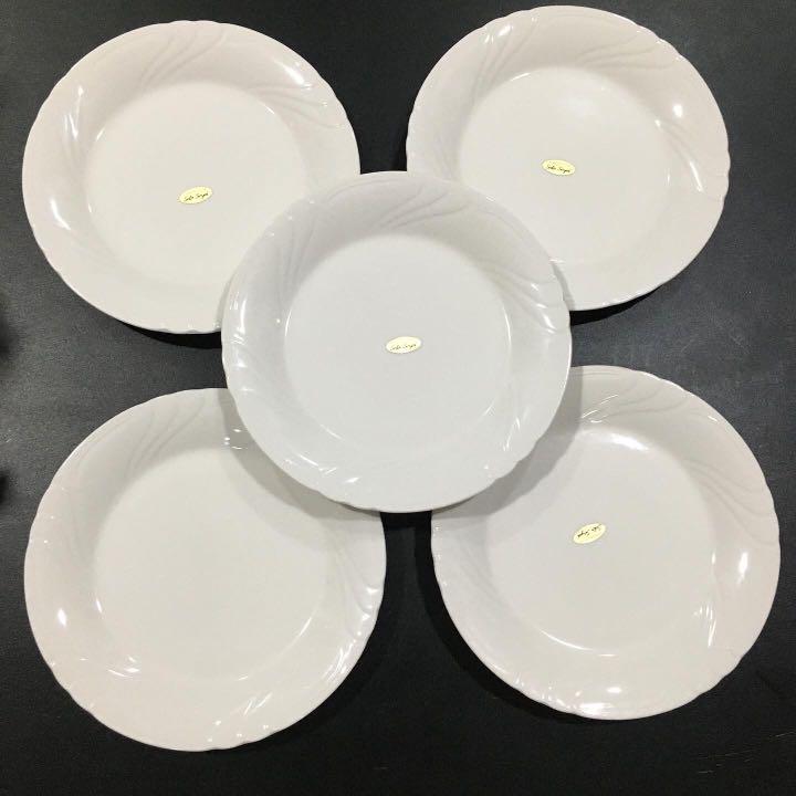 Cake plates (Category: Bakeware) located in Manila. Submitted by th1234shop (Listing ID 1042786228, Image 1). Description: Sale!!! 5 pcs white cake plates Seto Seyei New born china Japan made Gift set unused with box Code 1504 Price: 650 set Super nice and dainty in actual MOP: bpi, bdo, gcash Delivery: lalamove, grab.