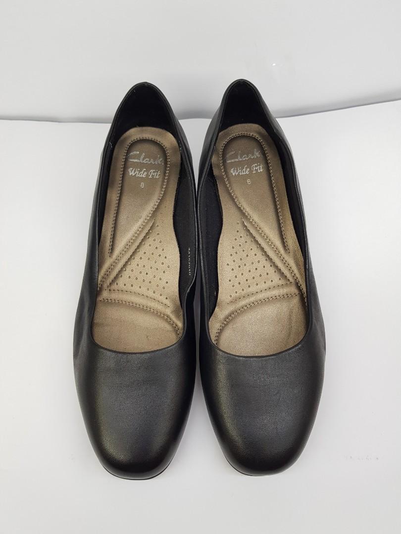 clarks wide fit flat shoes