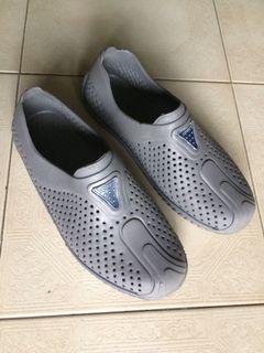 water resistant shoes near me