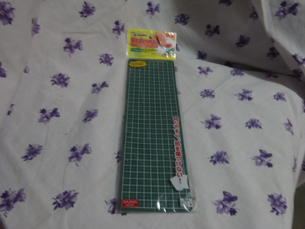 Daiso Cutting Mat AHT061, Hobbies & Toys, Stationery & Craft, Craft