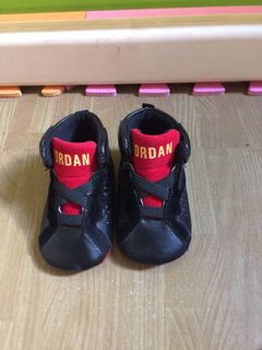 (Category: ) located in . Submitted by dms.closet (Listing ID 1042901337, Image 1). Description: .