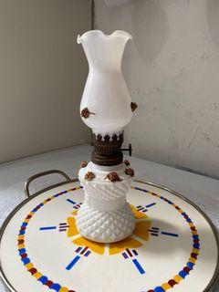 Lampu minyak antik