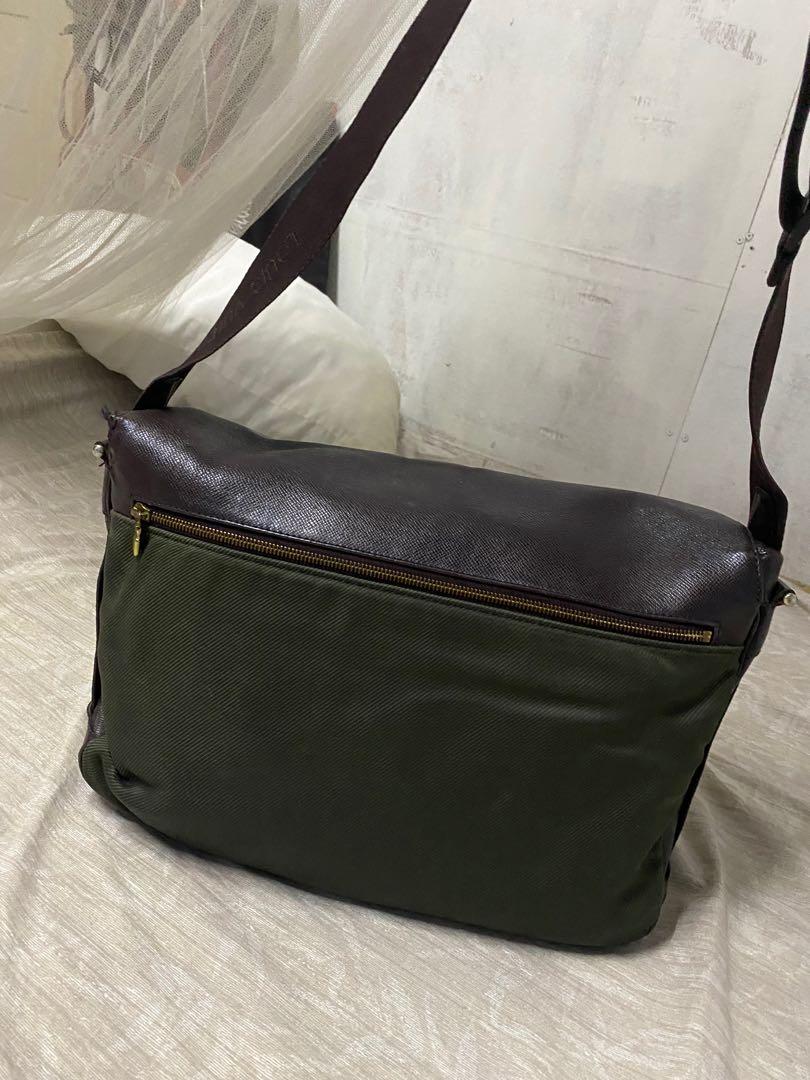 Louis Vuitton Taiga Dersou Messenger Travel Bag lv not gucci prada, Luxury,  Bags & Wallets on Carousell