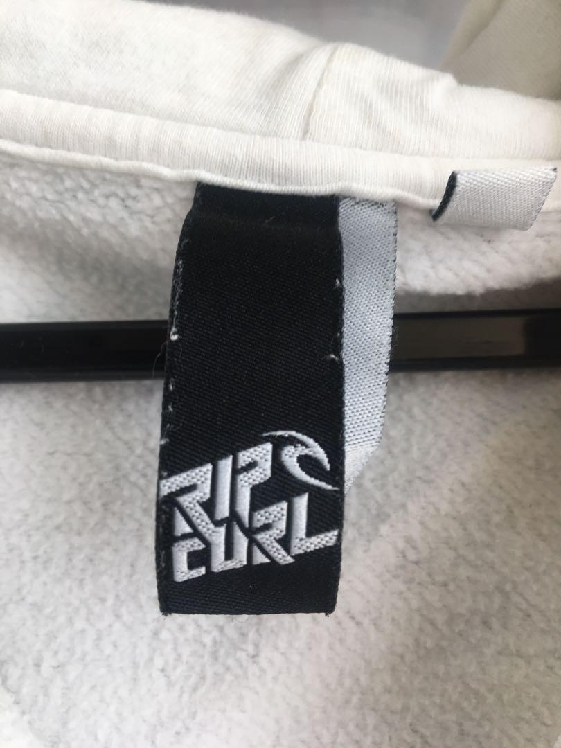 SALE RIP CURL Jacket for Men (Category: Formal Shirts) located in Makati City. Submitted by good_deals2026 (Listing ID 1042778976, Image 2). Description: Orig. Unique style. Rip Curl is a cool international brand like Quicksilver. The brand retails at 5K brand new. Stored for quite sometime. You need to wash it with baking soda amd soap to make it sparkling again. 😀 Great for cool environments, workplace & trips. .