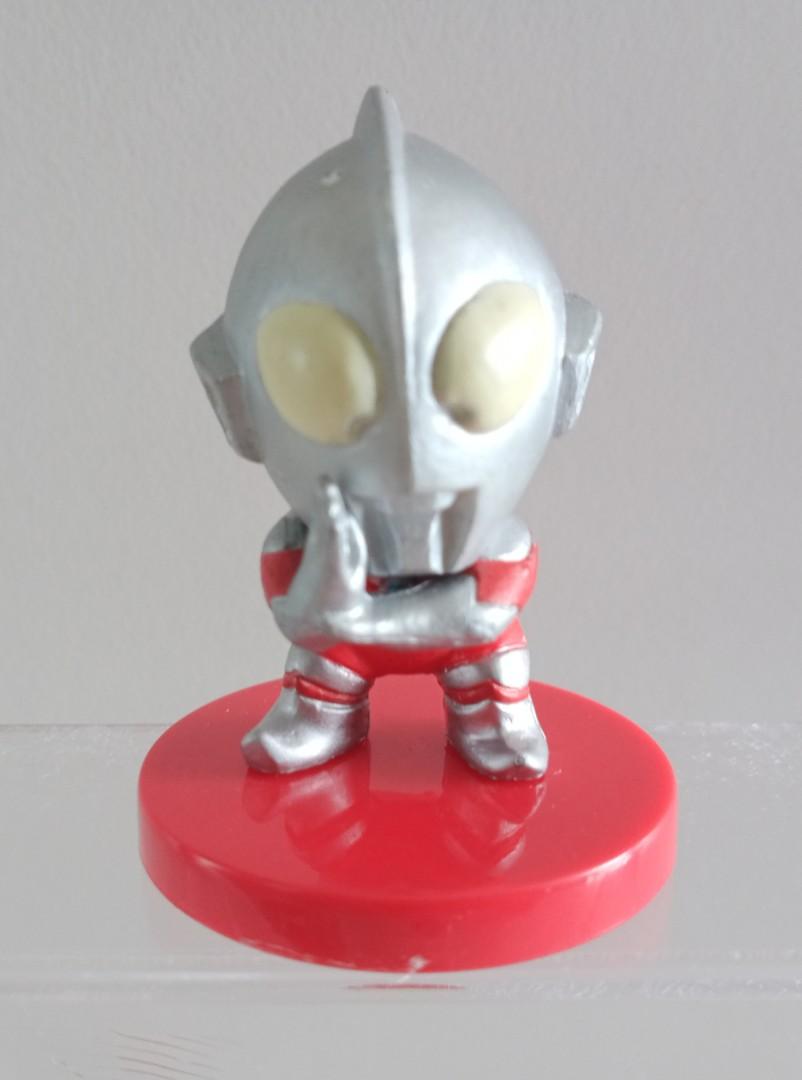 Ultraman Chibi đáng yêu với những hình ảnh mini figure độc đáo sẽ khiến bạn yêu ngay từ cái nhìn đầu tiên. Với thiết kế siêu nhỏ gọn, bạn có thể đặt chúng bất cứ đâu mà không lo chiếm diện tích. Đừng bỏ lỡ cơ hội sở hữu những mini figure đầy dễ thương này!