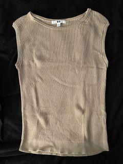 Uniqlo sleeveless- olive branch M