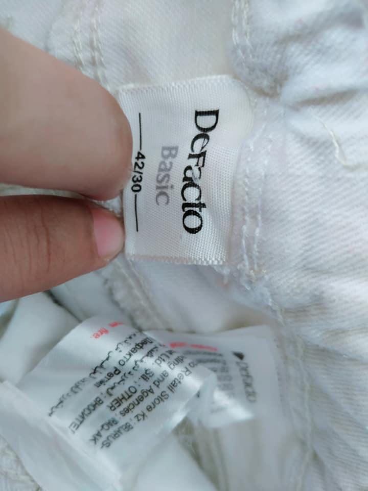 White lacey shorts for 3 years old (Category: Babies & Kids Fashion) located in Manila. Submitted by steffisoliveres (Listing ID 1042843703, Image 3). Description: Used but not abused..