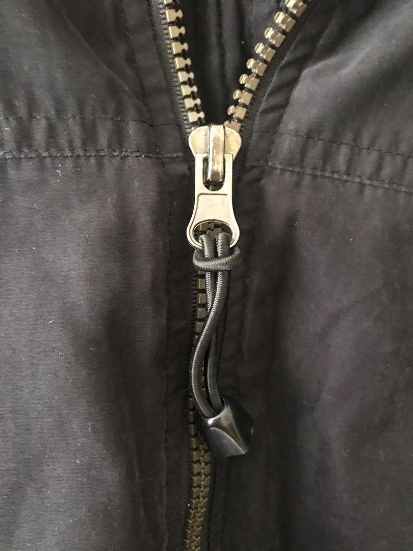 Winter Jacket (Category: Coats, Jackets and Outerwear) located in Singapore. Submitted by taurusl (Listing ID 1042913897, Image 4). Description: Winter Jacket for sale (L size)❄️ 2 outer pockets All zips are working well Self collect from my house at Bukit Batok .
