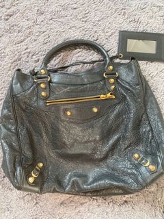 (Category: ) located in . Submitted by catalog.preloved (Listing ID 1043129046, Image 1). Description: .
