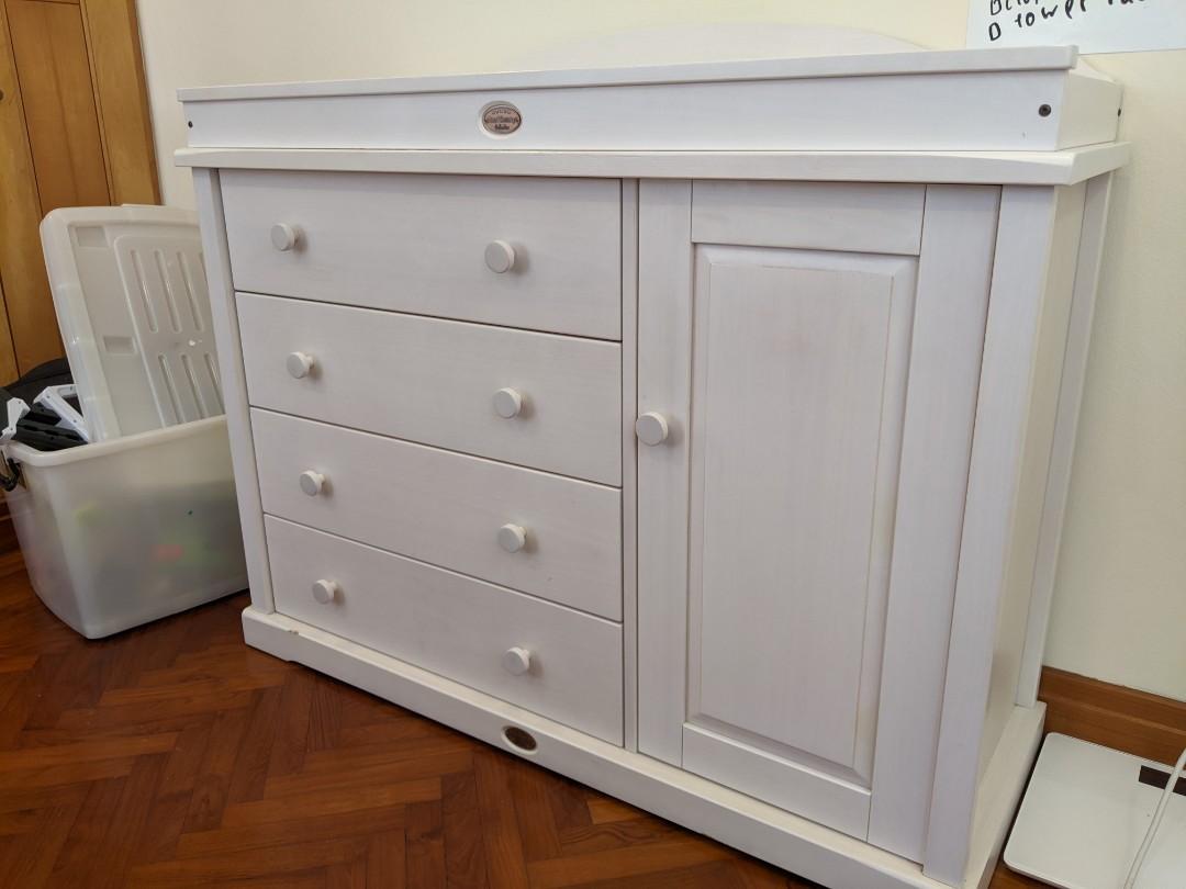 Tall boy outlet change table