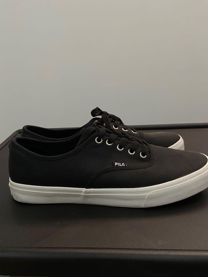 fila black canvas shoes