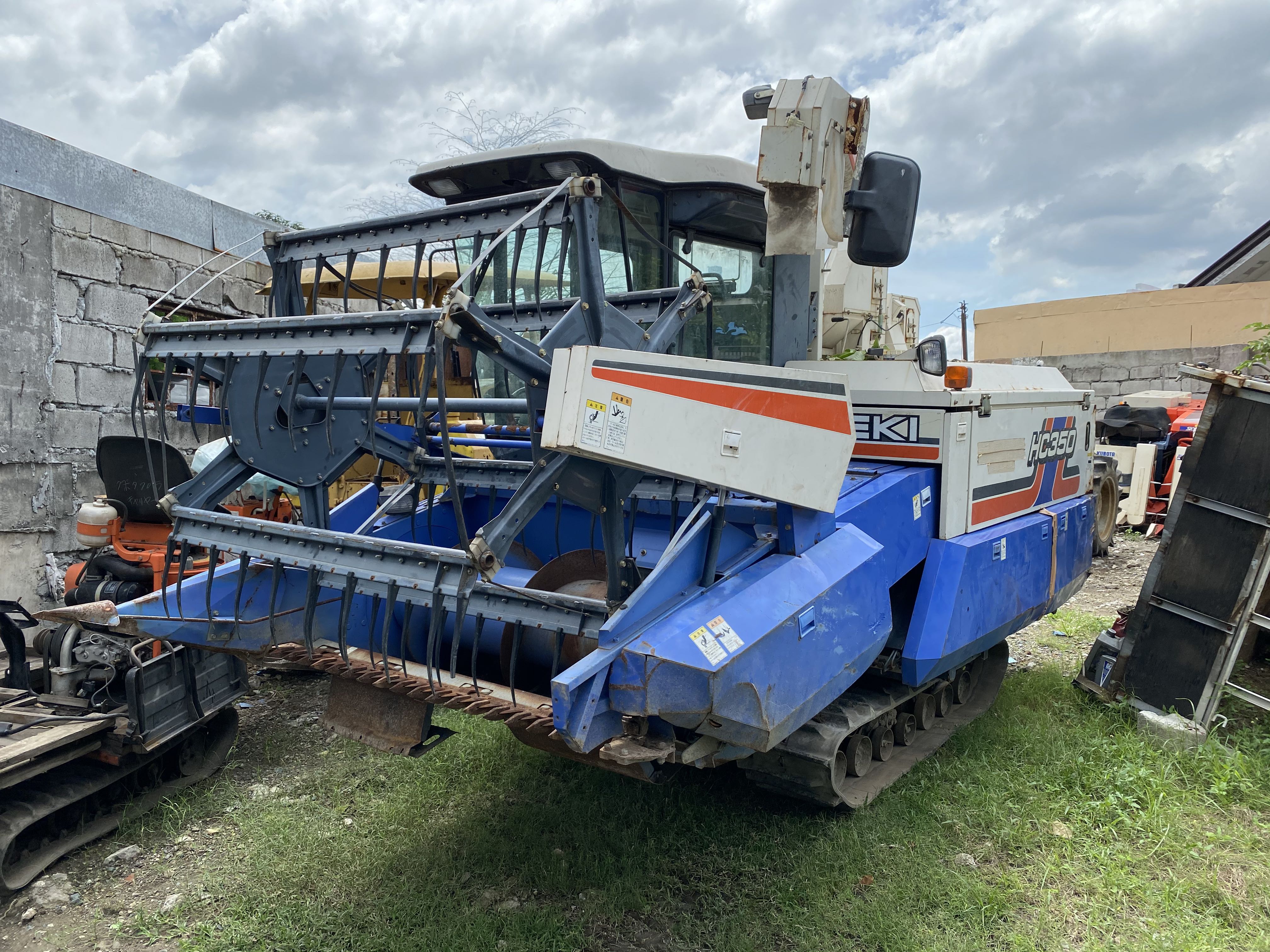 Iseki rice harvester, Furniture & Home Living, Gardening, Gardening ...