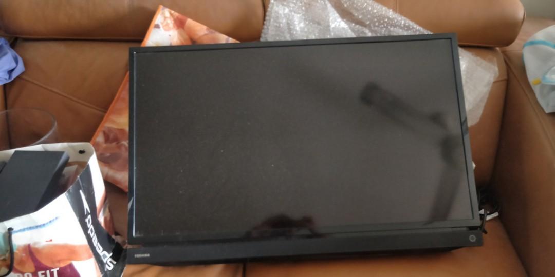 Led Tv Toshiba 32 In With Braccket And Remote Electronics Tvs Entertainment Systems On Carousell