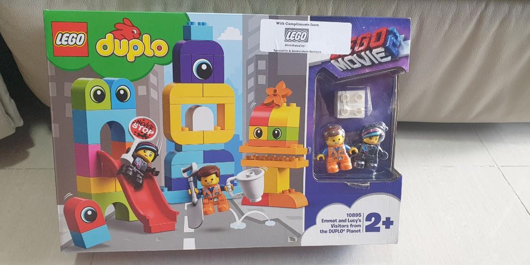 LEGO DUPLO Movie 2 Emmet and Lucy's Visitors from the DUPLO 10895