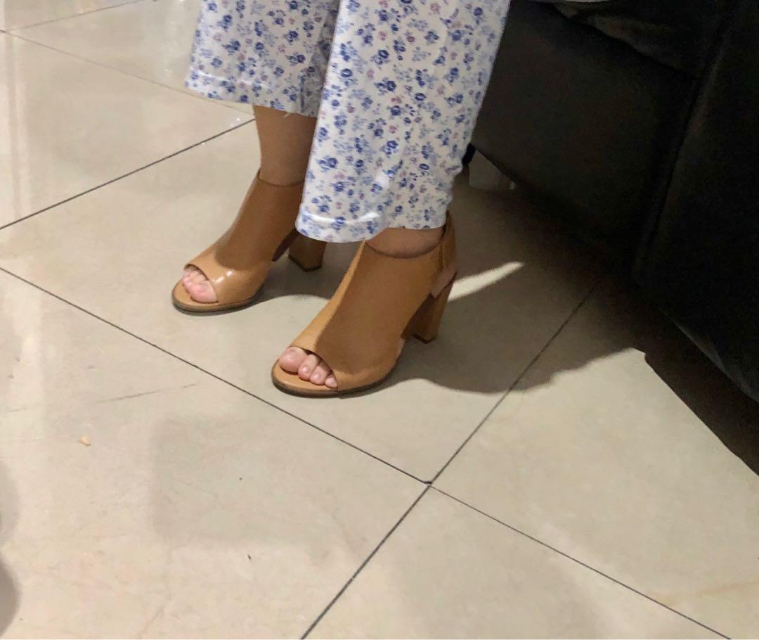 naturalizer chunky heel