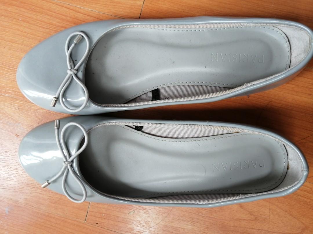 grey jelly sandals