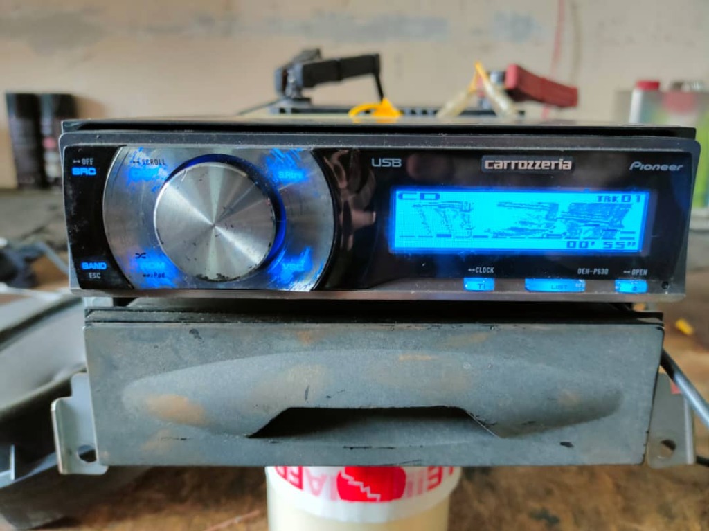Pioneer Carrozzeria DEH-P630 Single Din CD / USB Car Audio Player