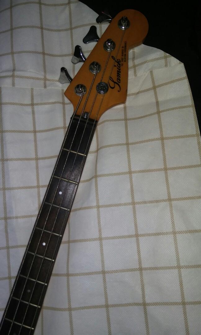SAMICK Precision Bass Guitar, Hobbies & Toys, Music & Media, CDs & DVDs
