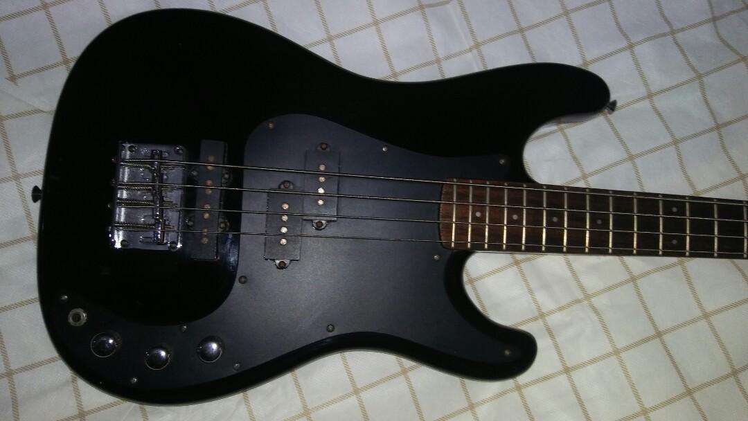 SAMICK Precision Bass Guitar, Hobbies & Toys, Music & Media, CDs & DVDs