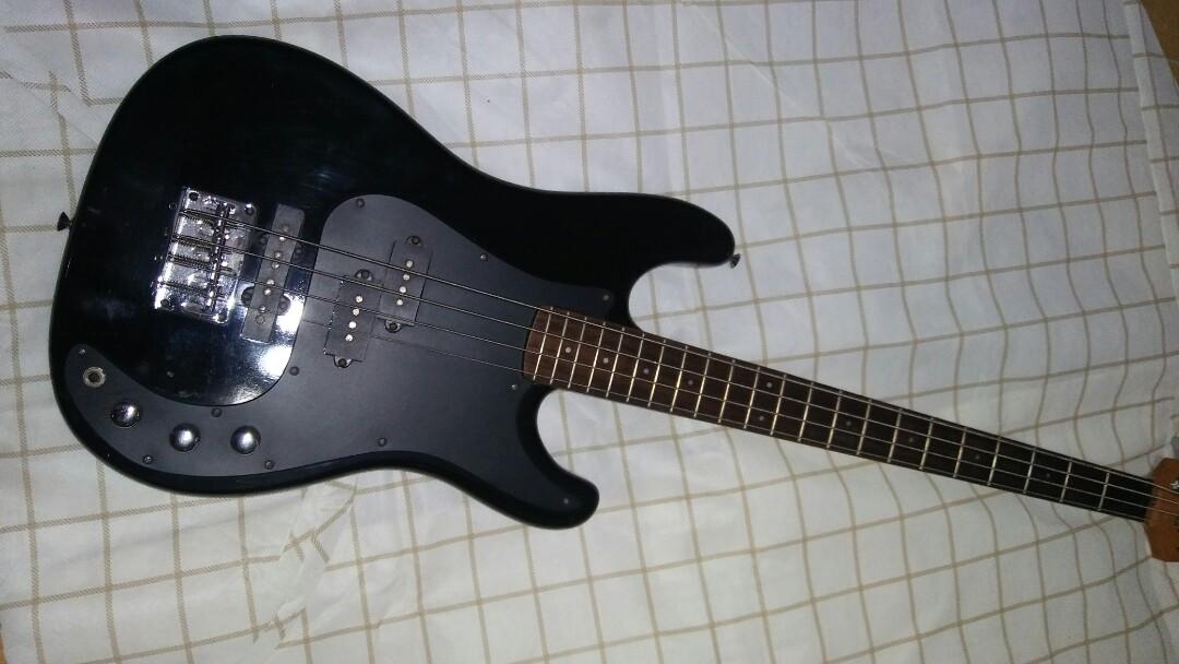SAMICK Precision Bass Guitar, Hobbies & Toys, Music & Media, CDs & DVDs