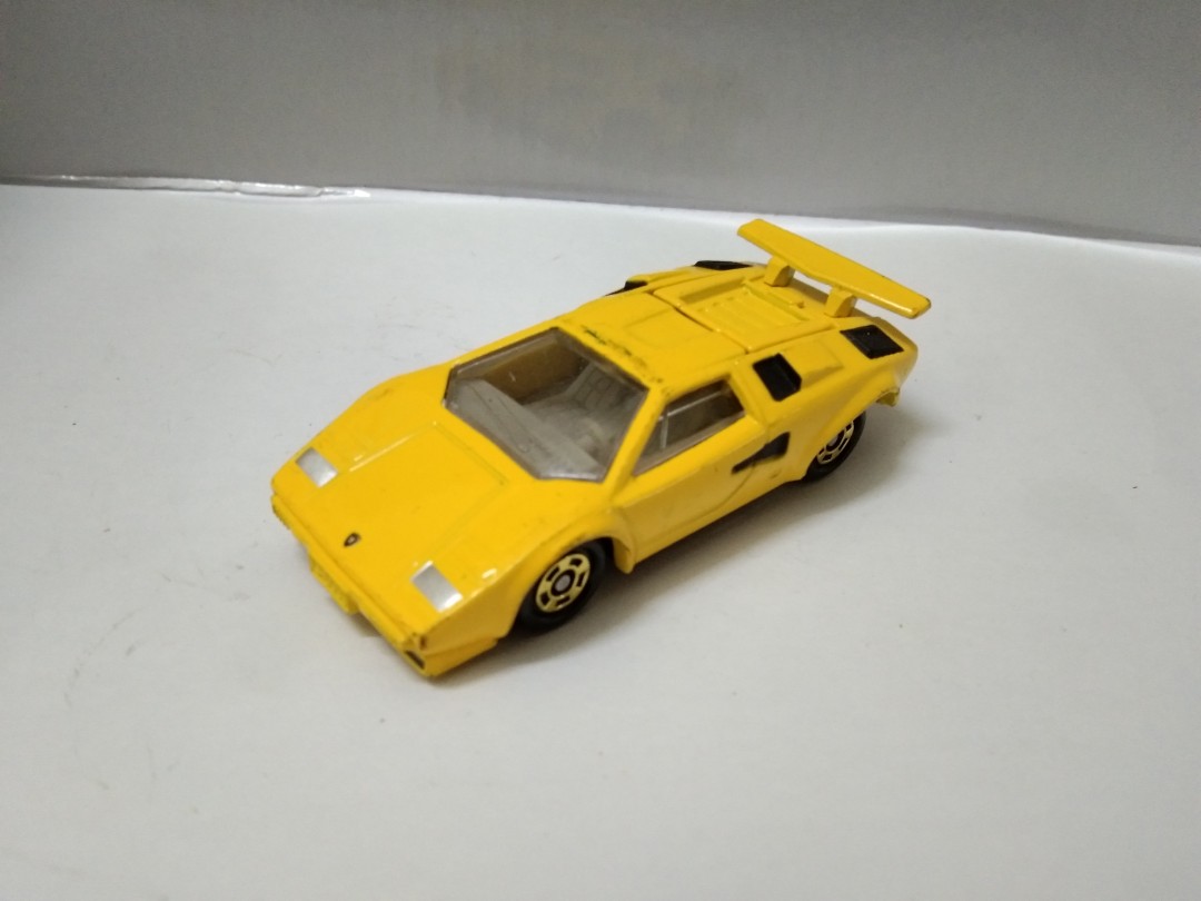 lamborghini countach toy