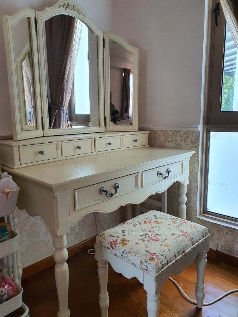 Victorian style dressing table top