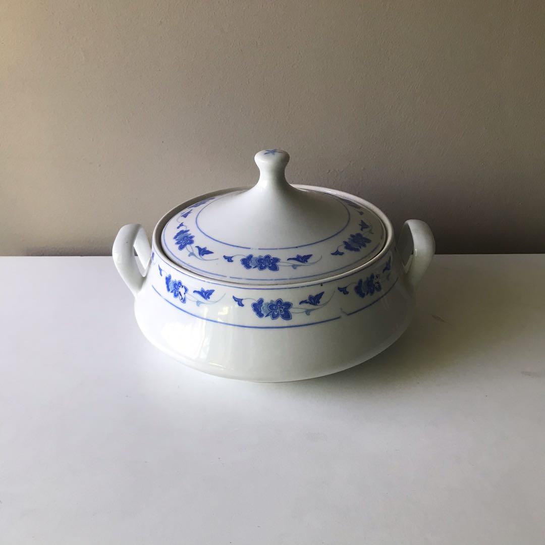 Vintage Porcelain Pot with Lid, Furniture & Home Living, Kitchenware