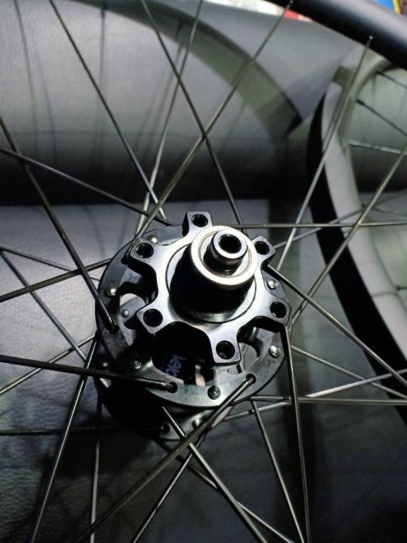 29 VELOPRO CARBON WHEELSET TUBELESS QR 100X142 1.550g