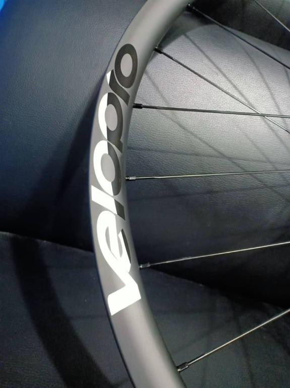 29 VELOPRO CARBON WHEELSET TUBELESS QR 100X142 1.550g
