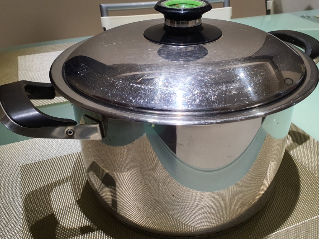AMC pot, Furniture & Home Living, Kitchenware & Tableware, Cookware