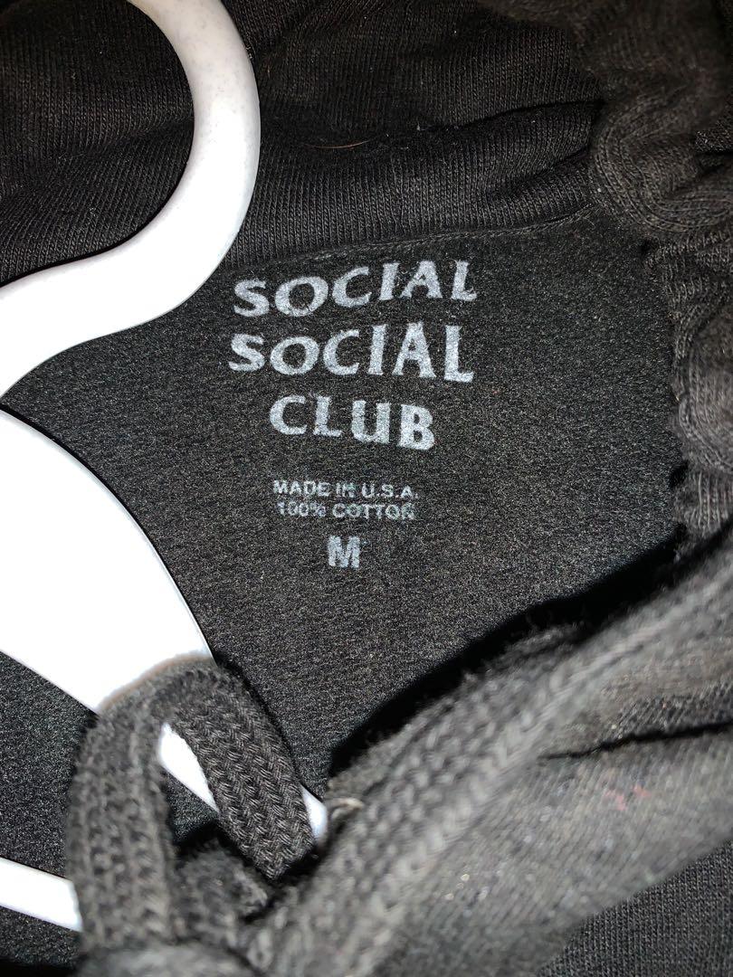 ASSC hoodie (Category: Coats, Jackets and Outerwear) located in Bautista. Submitted by mariazoyacloset (Listing ID 1038990081, Image 3). Description: Good as new Excellent No issues 5k shipped.