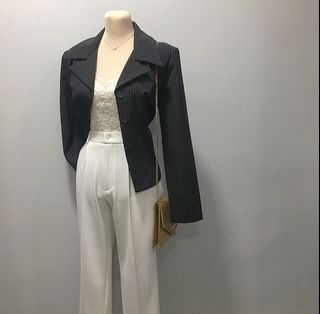 (Category: ) located in . Submitted by vvouterwear (Listing ID 1038995659, Image 1). Description: .