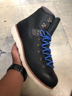 caterpillar shoes trinoma