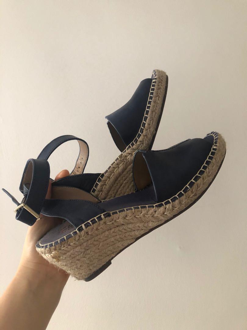 clarks artisan wedge shoes