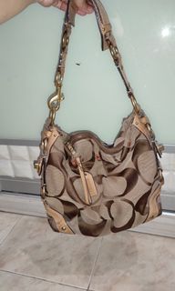 (Category: ) located in . Submitted by preloved_fifa (Listing ID 1038841564, Image 1). Description: .