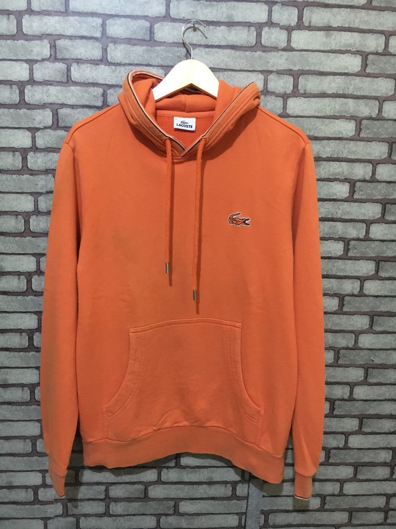 Hoodie Lacoste small logo, Fesyen Pria, Pakaian , Atasan di Carousell