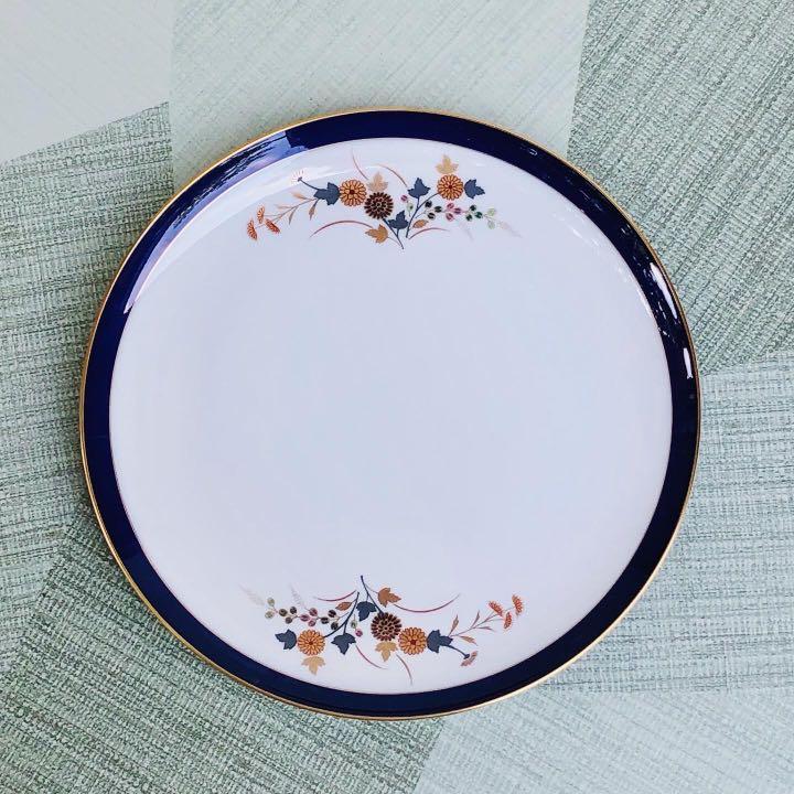 KORANSHA JAPAN (Category: Dinnerware & Cutlery) located in Las Pinas. Submitted by dtpolo_shop (Listing ID 1038873852, Image 1). Description: KORANSHA Japan Service plate Cobalt gold D: 26.5cm 980 only (Code: 1002-5) Unused with box Color may vary due to lighting. Made in Japan #koranshajapan #japanquality #porcelainplate #cobaltgold .