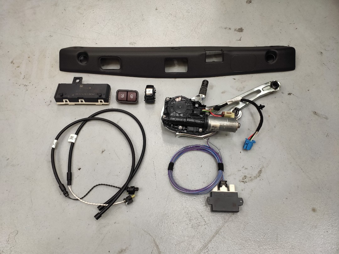 Mercedesbenz Eclass W213 electric Tailgate + kick boot sensor