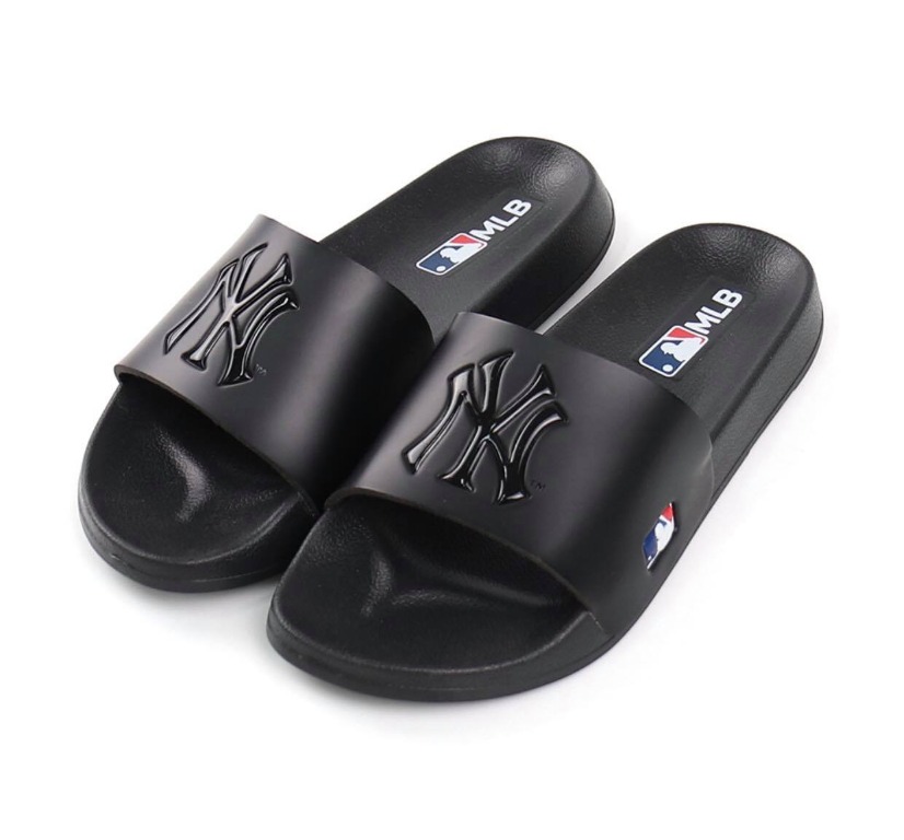 New York Yankees slide, Men's Fashion, Footwear, Slippers & Slides on  Carousell