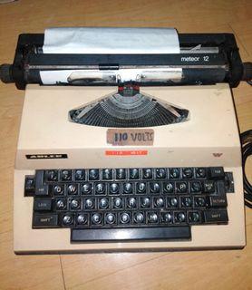 Typewriter, electric